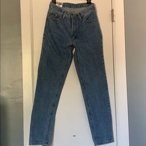 BRAND NEW Brandy Melville - carly light wash jeans